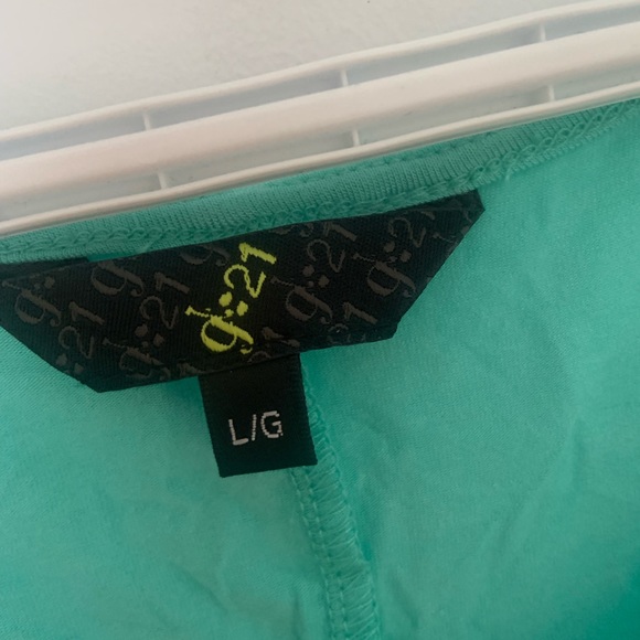 Cute top with gold heart (2 for 20$) - Picture 2 of 3